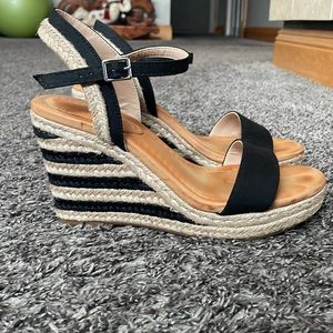 Like new Kelly and Katie size 8 sandal heels